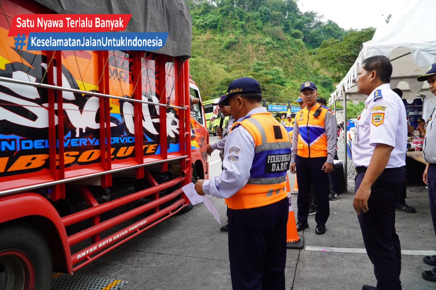 PT TMJ Dukung Operasi Penertiban Kendaraan ODOL